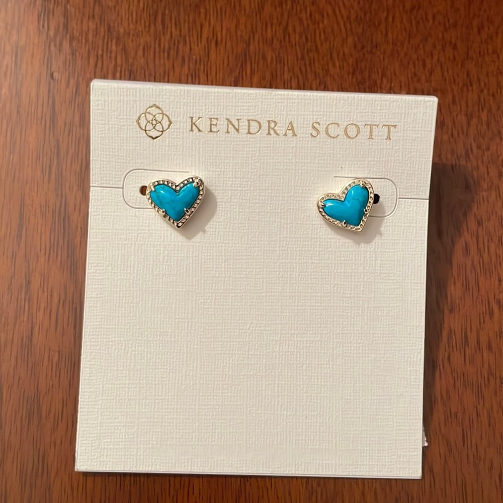 Kendra Scott Earrings “Ari Heart Studs” NWT